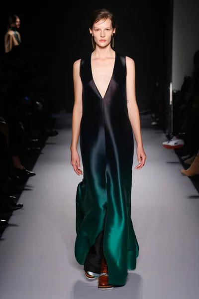 Look 18